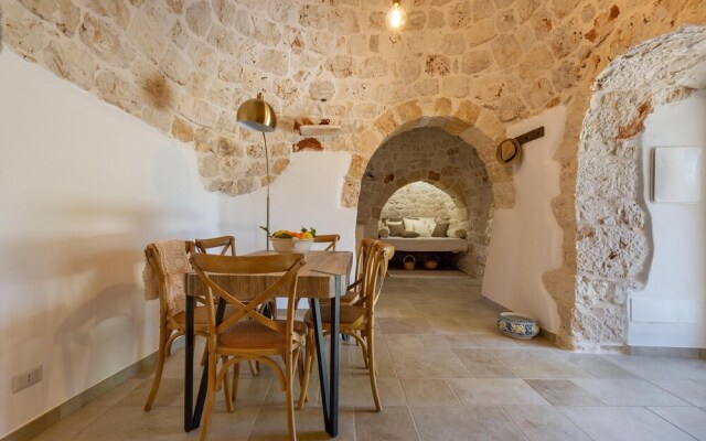 2220 Trulli Biancapetra by Perle di Puglia