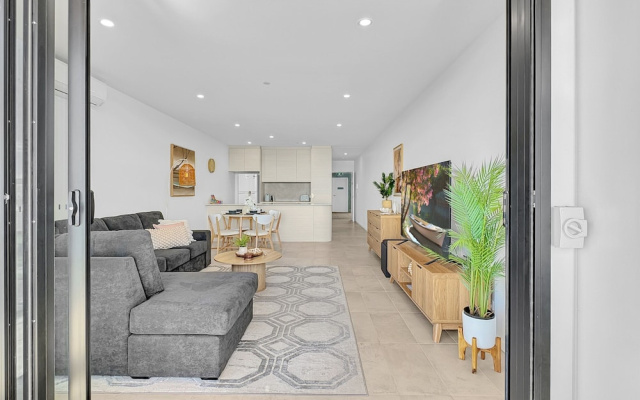 Modern 1-bedroom Apt With Sweeping Water Views – Guest Rooms – Batemans Bay