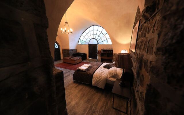 Dona Castle