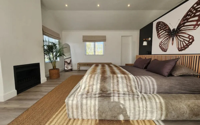 Flamingo Villa Beach Pool Luxury Solar Back Up