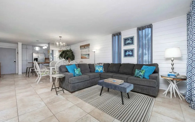 The Condor - Stay for 6