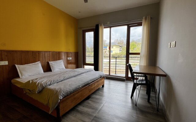 Flyscape Hostel