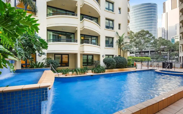 Bright Studio With Pool Access in Parramatta