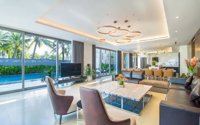 Oceanfront Elegance: 7-br Villa in Luxury Resort – Lobby – Da Nang