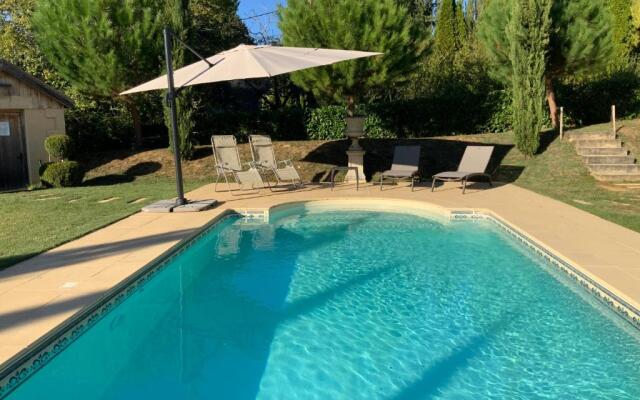 Amity. Exclusive poolside garden apartment