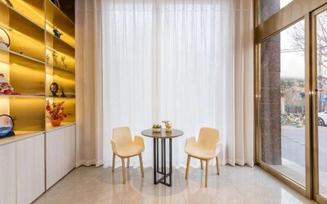 Happy Time Luxury Hotel (Beijing Fengtai Railway Station Jijiamiao Subway Station)