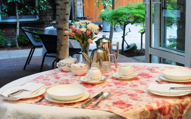 Atrium Apartment Bed & Breakfast