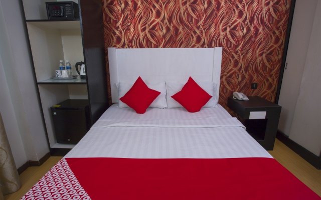OYO 44037 King Park Hotel – Guest Rooms – Lahad Datu