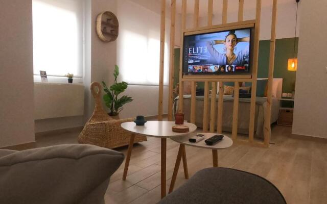 roomaki -tasteful studio in the center w/ parking