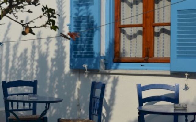 Summer Inn Parikia