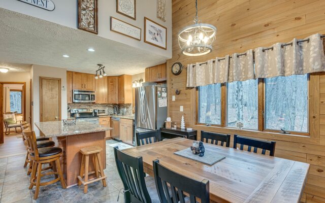 Eco-friendly Poconos Cabin w/ EV Charger!