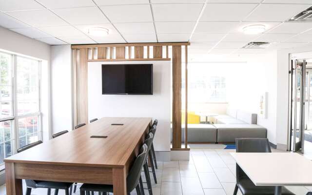 Microtel Inn & Suites by Wyndham Charlotte/Northlake