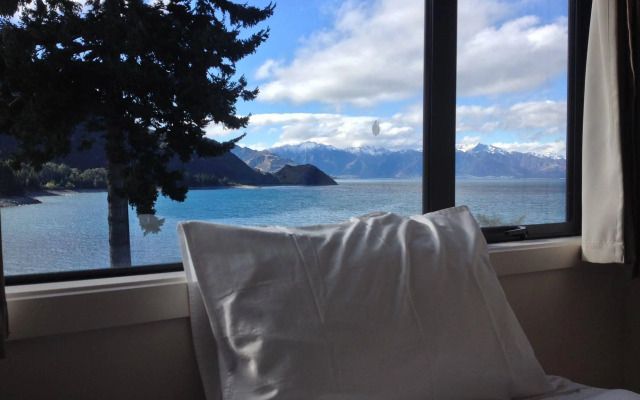 Lake Hawea Hotel