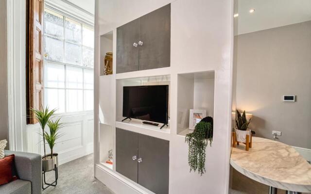 Stylish Worcester Studio Apartment