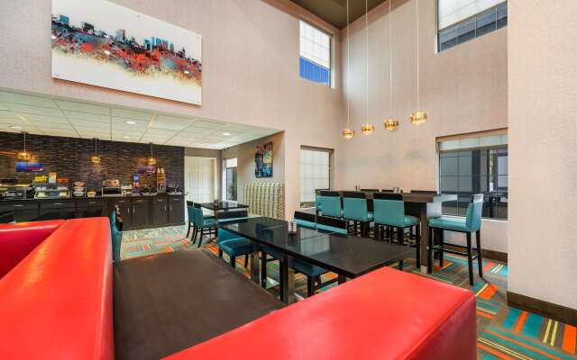 Best Western Bradbury Inn & Suites