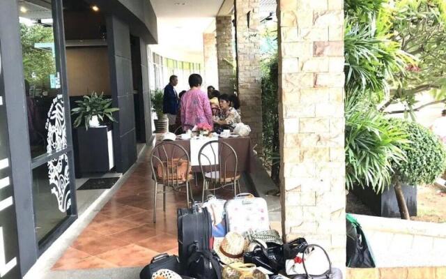 The Green Plaza Hotel