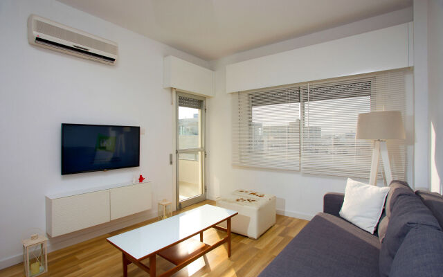 SeaBreeze Limassol City Center Flat