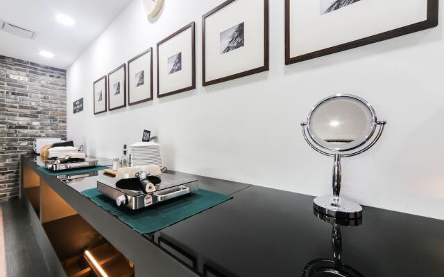 Brown-Dot Hotel Beomcheon