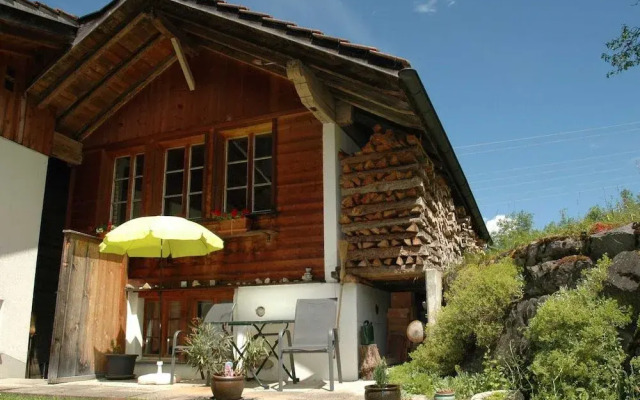 Scenic Holiday Home in Kandergrund With Altels View