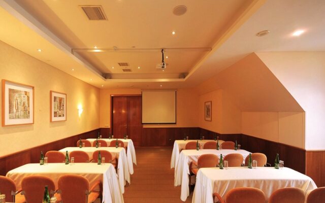 Park Lake Luxury Hotel