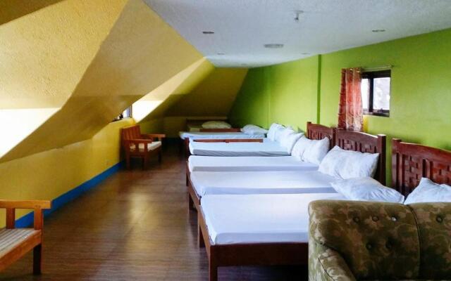 RedDoorz Hostel @ Baguio Tourist Cabin