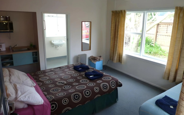 Sequoia Lodge & Backpackers – Guest Rooms – Picton
