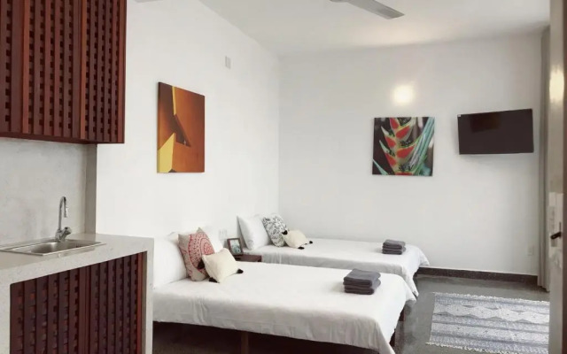 LaRose Cafe I Bed & Breakfast