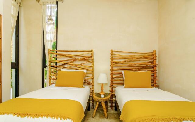 Luminous Private Pool Condo & Communal Rooftop Pool Lounge