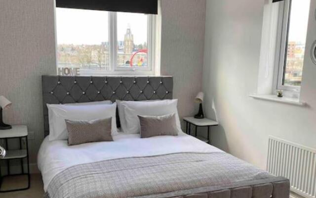 Luxury 2 Bedroom waterfront apartment with balcony