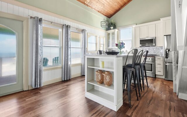 Hemingway Sunrise by Vtrips