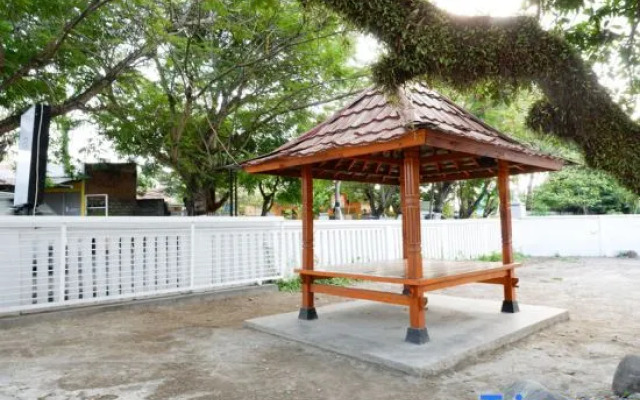 RedDoorz near Mataram University