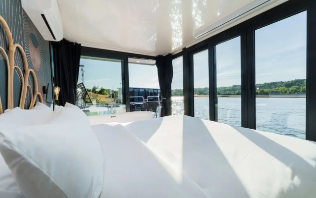 L'Escale Royale Port Ilon Seine Giverny