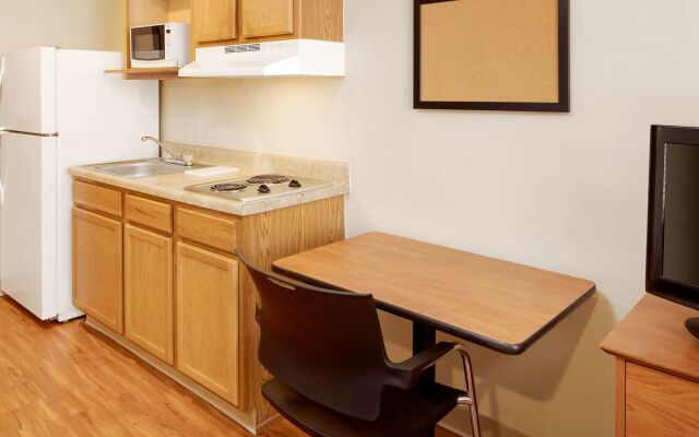 Extended Stay America Select Suites - Kansas City - Stadium