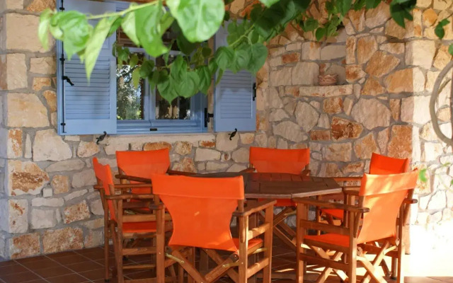 Lithos stone house (Ionio holidays)