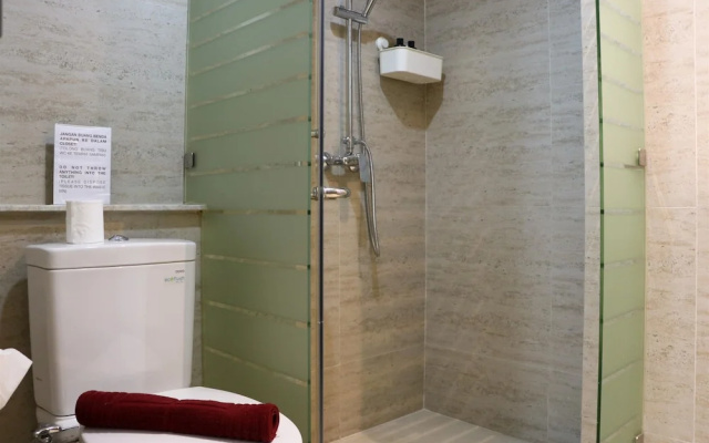 Comfort and Elegant 1Br at Gold Coast Apartment