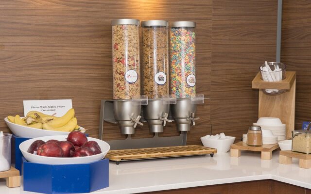 Holiday Inn Express Hotel & Suites Madison by IHG