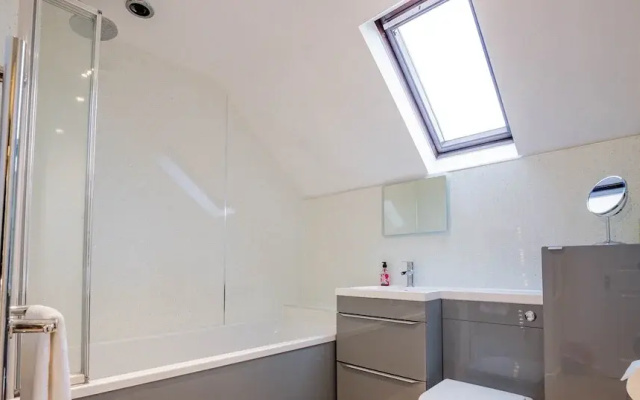 Host Stay Chichester Close