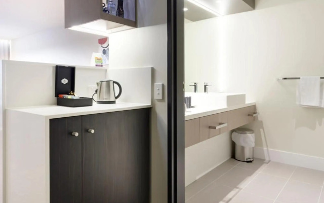 Calamvale Suites and Conference Centre