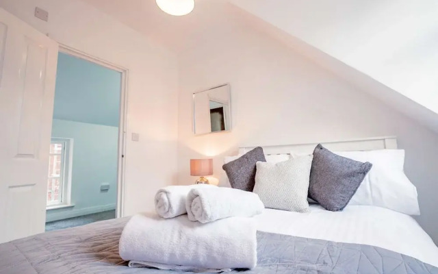 Host Stay New Street Dwelling
