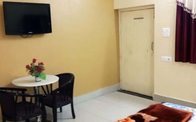 Goroomgo Goverdhan Palace Mathura