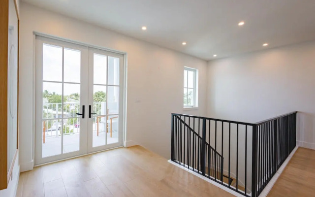 New Waterfront Home - Dreamside House