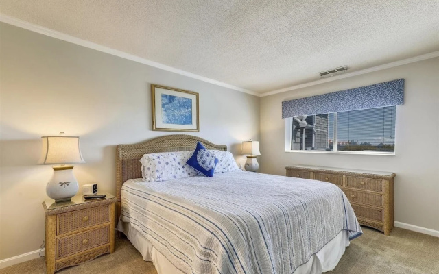 Harbour Island 403l 2 Bedroom Condo by RedAwning