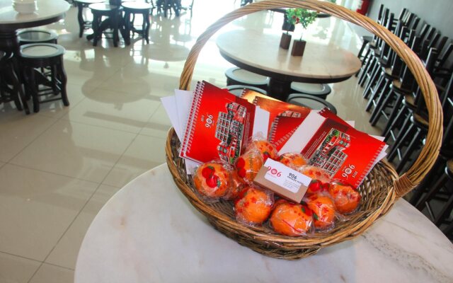 906 Premier Hotel