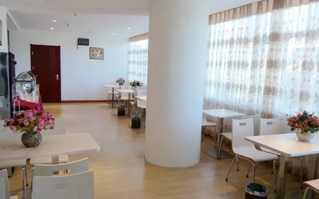 GreenTree Inn West Prefecture Golmud Pedestrian Street Business Hotel