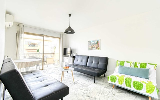 Bright Apartment near Croisette with terrace and parking by GuestReady
