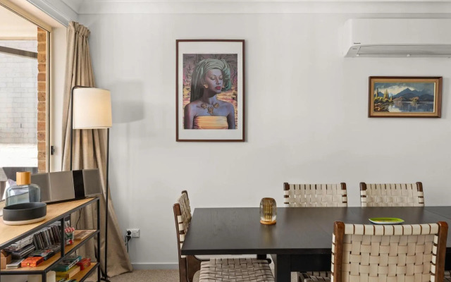 Stylish Family Beach House Walking Distance to 3 Beaches