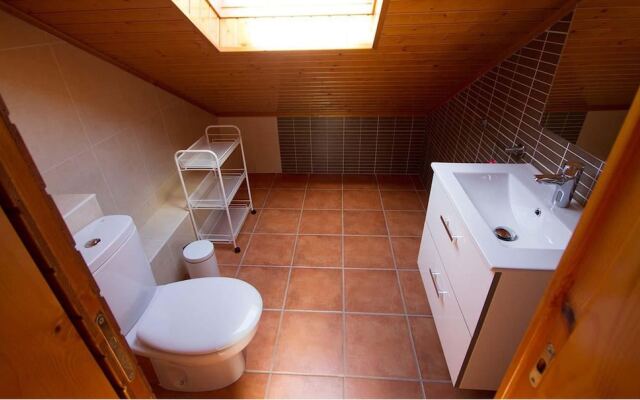 House - 4 Bedrooms with WiFi - 107751