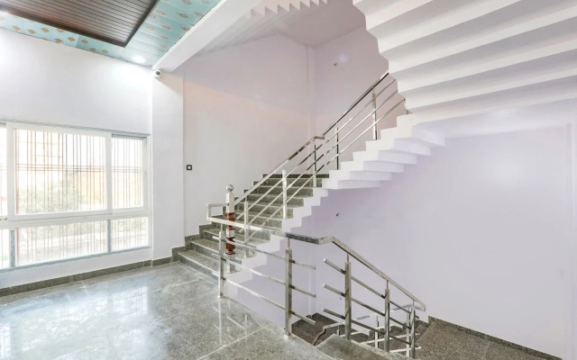 Fabhotel Paras