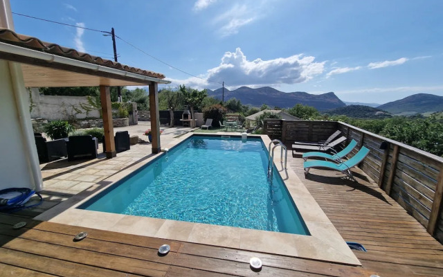 T3 Piscine Avec Jardin Proche St-florent