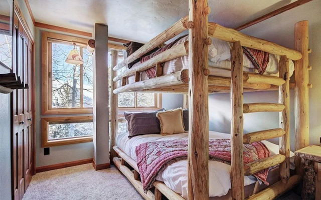 Ski Hill 27 2 Bedroom Condo by RedAwning